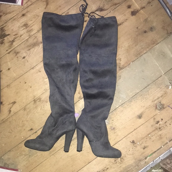 Gray thigh high boots - Picture 1 of 3